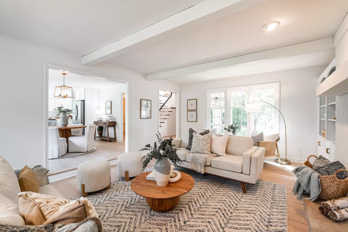 Mequon, WI 53092,10734 N Magnolia Dr