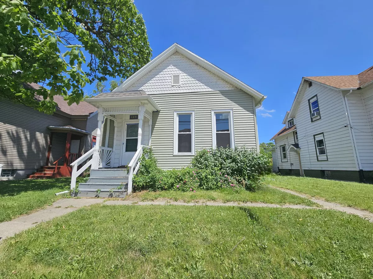 Racine, WI 53404,609 N Memorial Dr