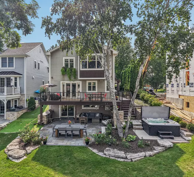 W188S7634 Oak Grove Dr, Muskego, WI 53150