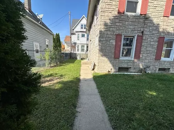 Milwaukee, WI 53215,663 S Layton Blvd