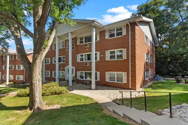 235 Country Club Dr Unit 3B, Lake Geneva, WI 53147