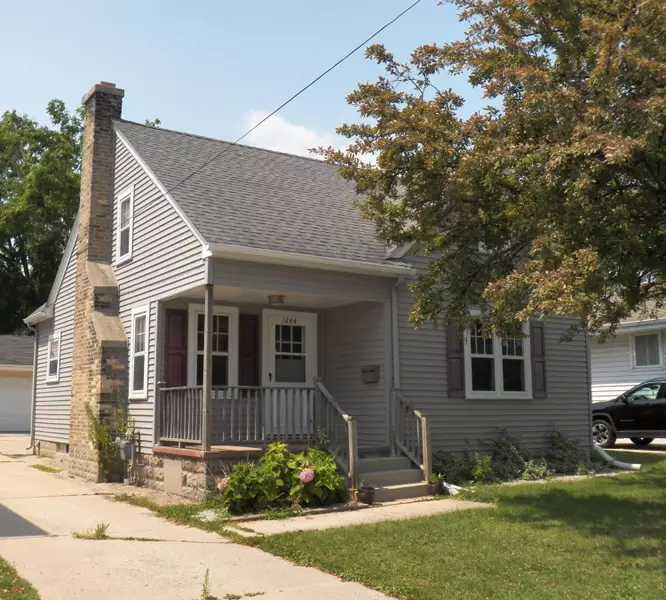 1244 N 8th St, Manitowoc, WI 54220
