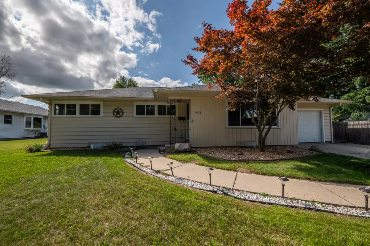 West Bend, WI 53090,1008 Green Tree Rd