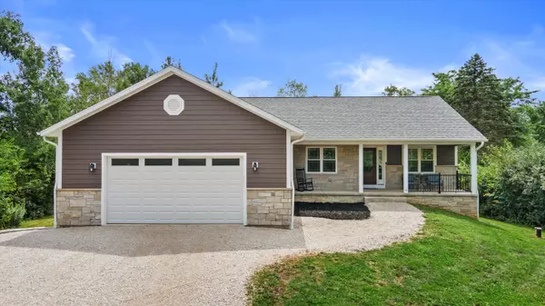 S88W23155 Wynn Dr, Big Bend, WI 53103