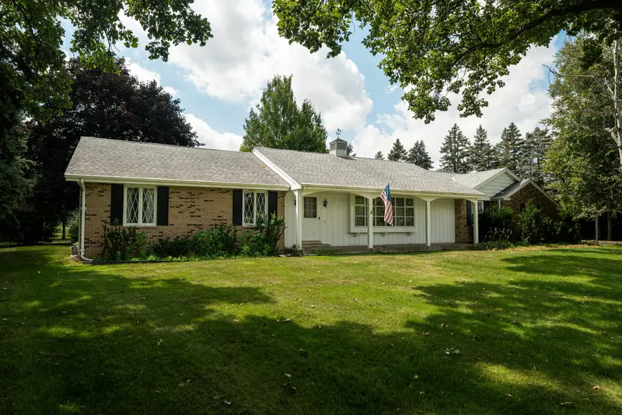 N50W21625 Lisbon Rd, Menomonee Falls, WI 53051