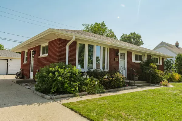 613 Edgewood Ave, South Milwaukee, WI 53172