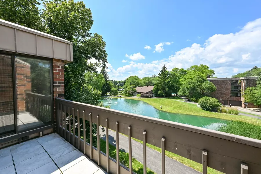 2150 W Good Hope Rd Unit 310, Glendale, WI 53209