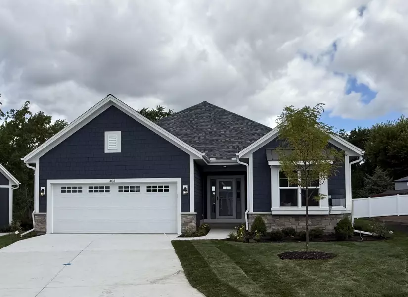 403 Sandy Cir, Pewaukee, WI 53072