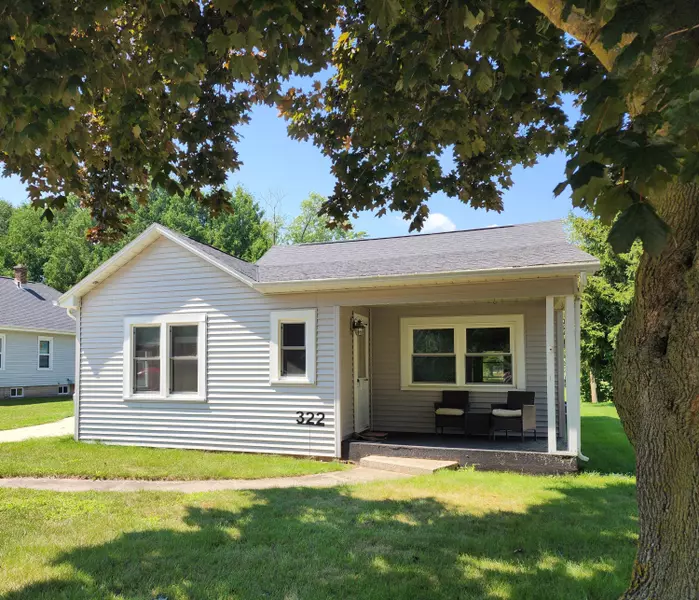 322 N 11th St, Oostburg, WI 53070