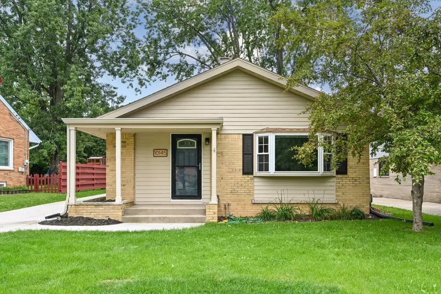 10145 W Park Ridge Ave, Wauwatosa, WI 53222