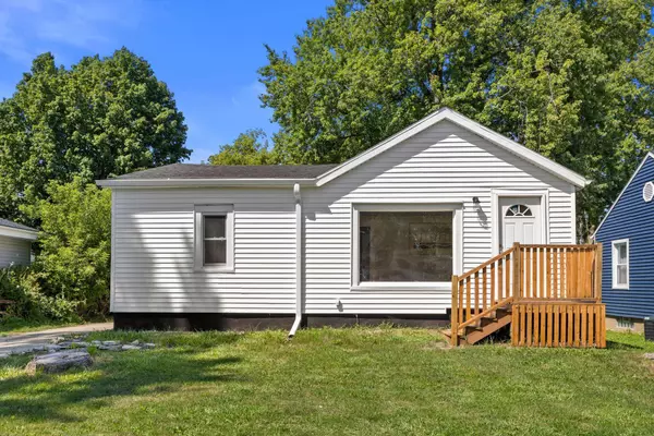 1838 Johnson Ave, Caledonia, WI 53402