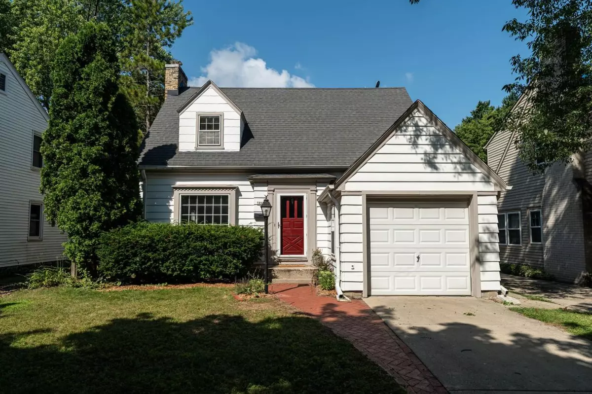 Whitefish Bay, WI 53217,5007 N Santa Monica Blvd