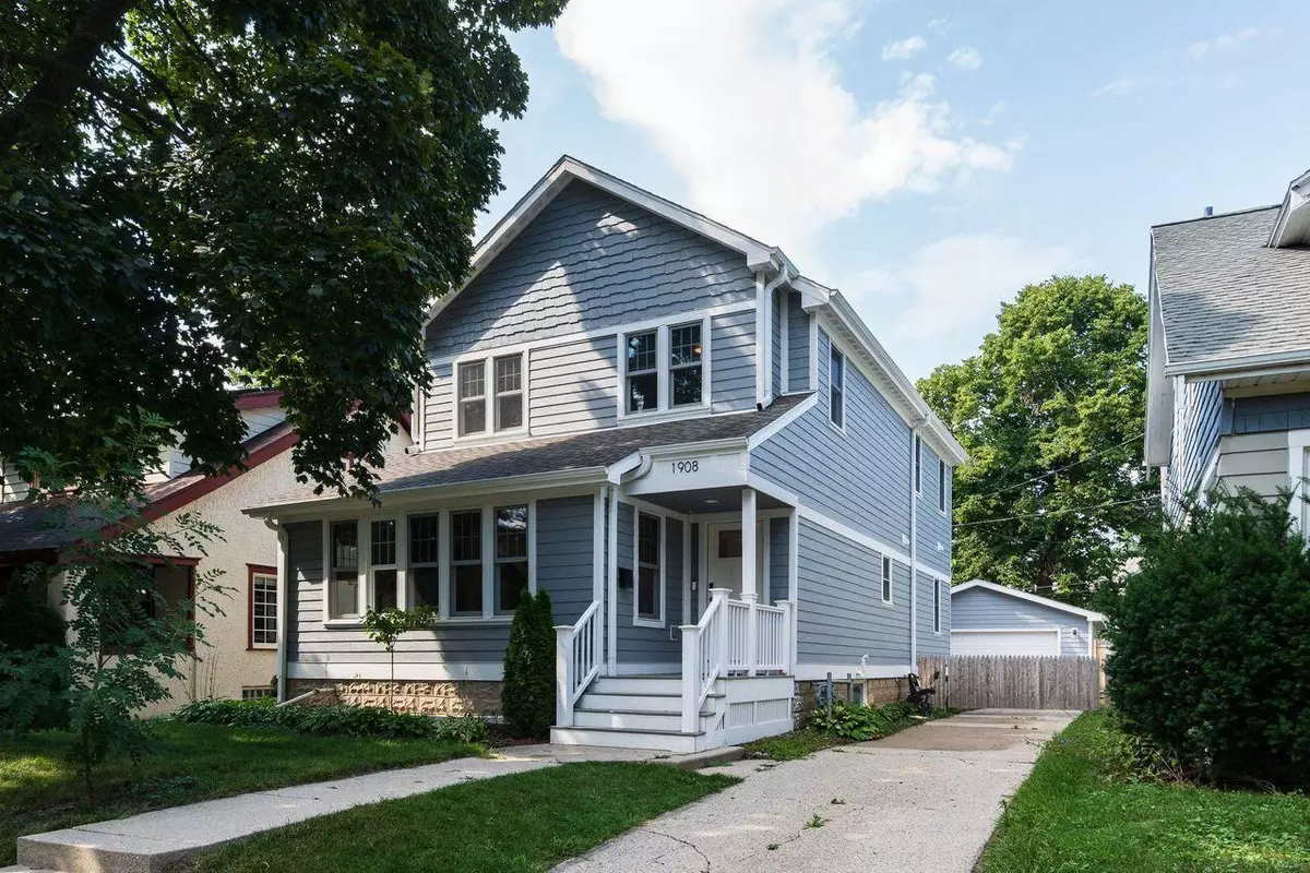 Shorewood, WI 53211,1908 E Elmdale Ct