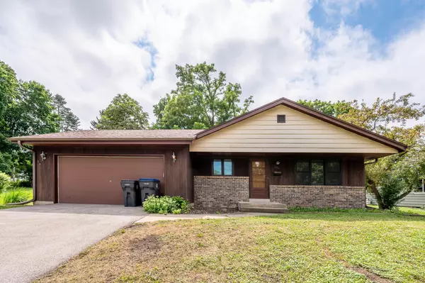 Pewaukee, WI 53072