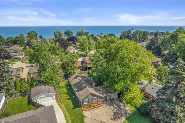 Racine, WI 53402,3109 N Main St