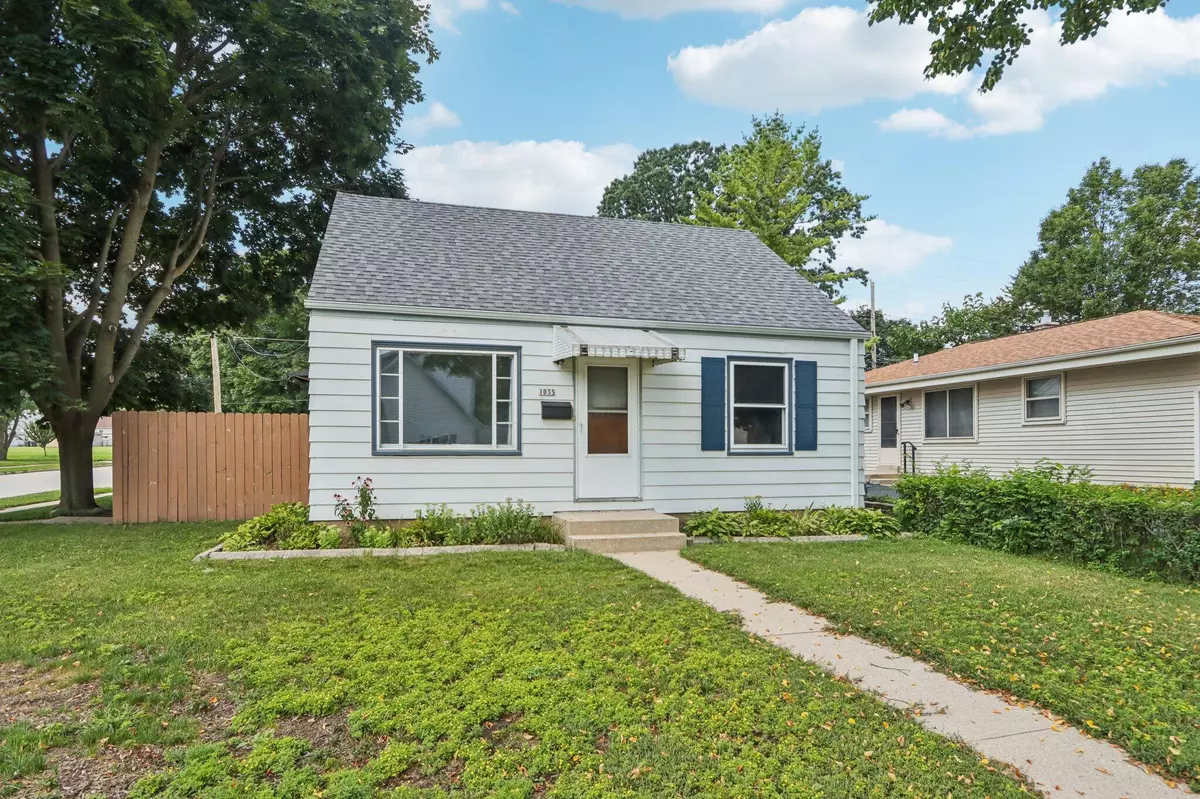 West Allis, WI 53214,1035 S 111th Pl