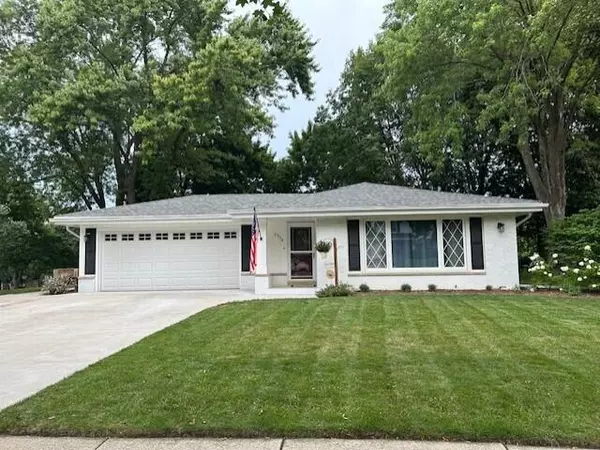 1974 Rambling Rose Rd, Waukesha, WI 53186