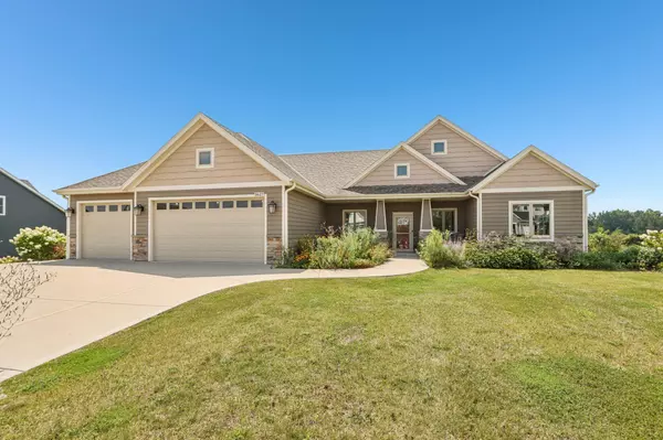 3627 Howell Oaks Dr,  Waukesha,  WI 53188