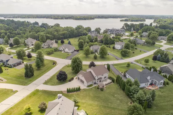 N66W34306 Primrose Cir, Oconomowoc, WI 53066