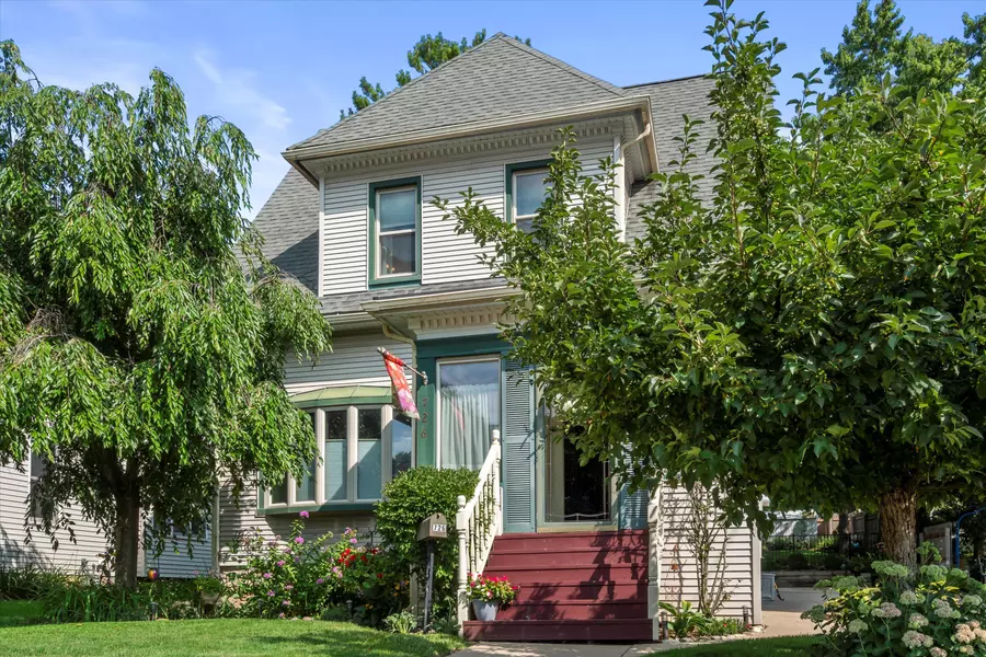 726 Madison St, Waukesha, WI 53188