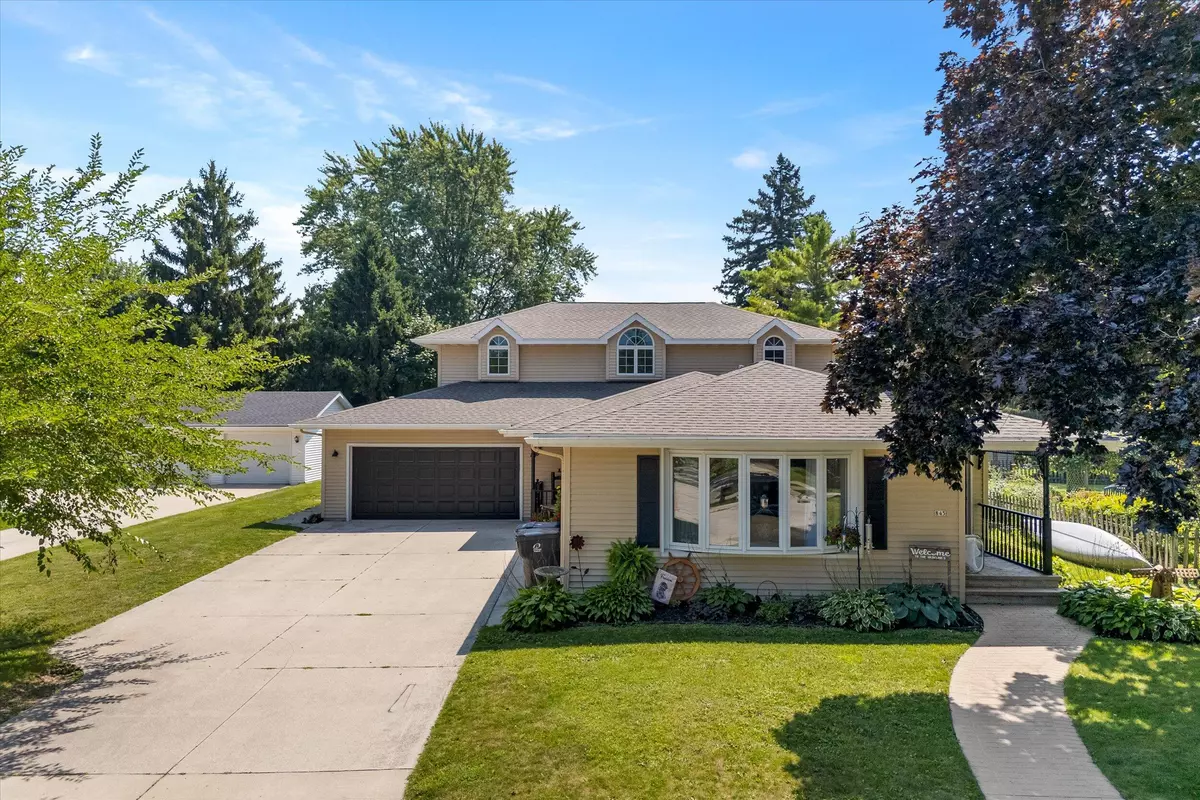 Oostburg, WI 53070,845 Superior Ave