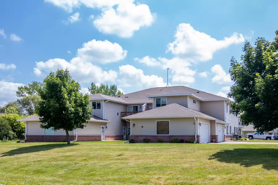 338 Brookside Dr Unit 1, Mayville, WI 53050