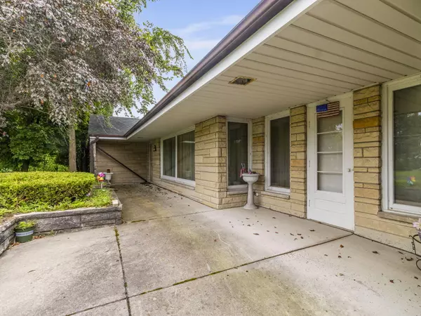 Menomonee Falls, WI 53051,N69W15889 Eileen Ave