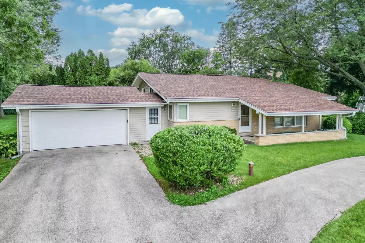 Pewaukee, WI 53186,W225N217 Lexington Dr