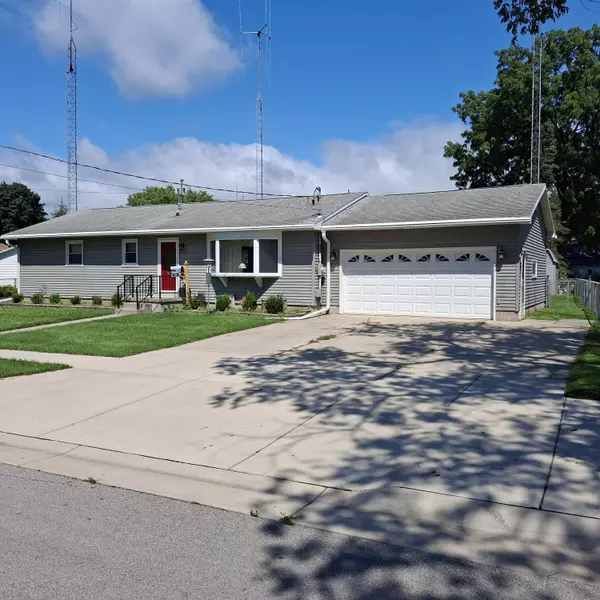 214 Hart St, Watertown, WI 53094