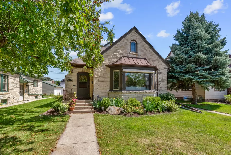 1662 S 53rd St, West Milwaukee, WI 53214