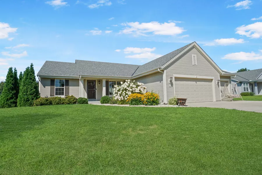 565 Lambert Dr, Slinger, WI 53086