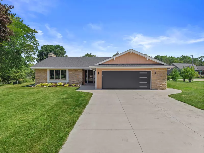 S76W12739 Cambridge Ct E, Muskego, WI 53150