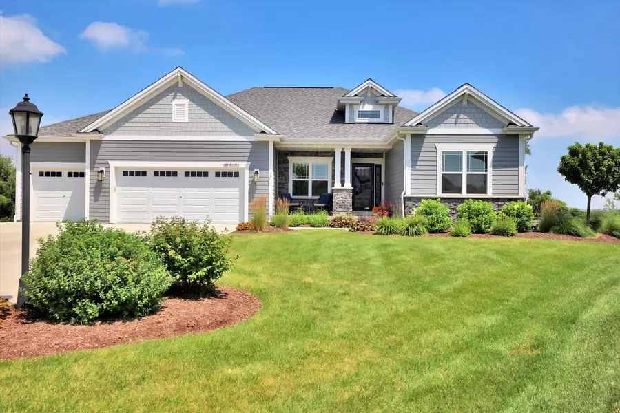 S88W17993 Edgewater Heights Way, Muskego, WI 53150