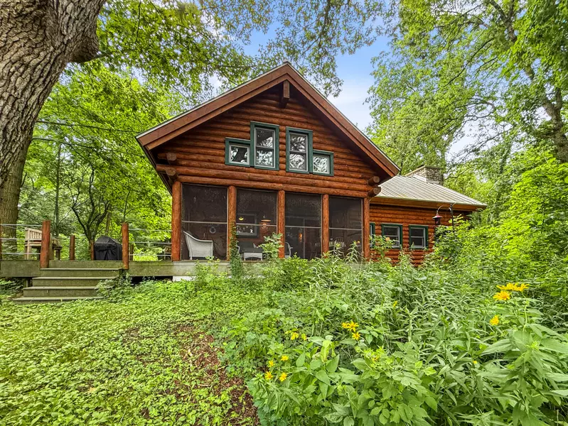 N5899 Connaughton Ln, Sugar Creek, WI 53121