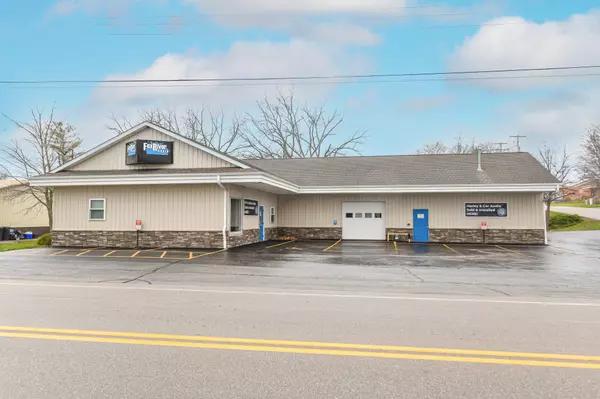 108 N Front St, Rochester, WI 53105