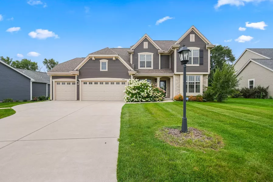 15455 Elmbrook Way, Brookfield, WI 53005