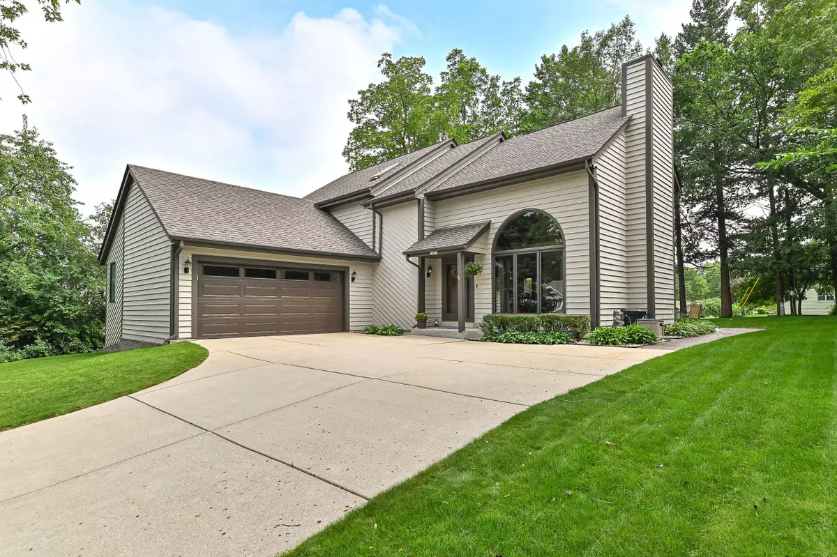 Greenfield, WI 53228,10425 W Pine Ridge Rd