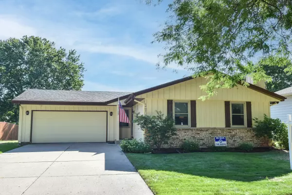 1407 Erin Ln, Waukesha, WI 53188