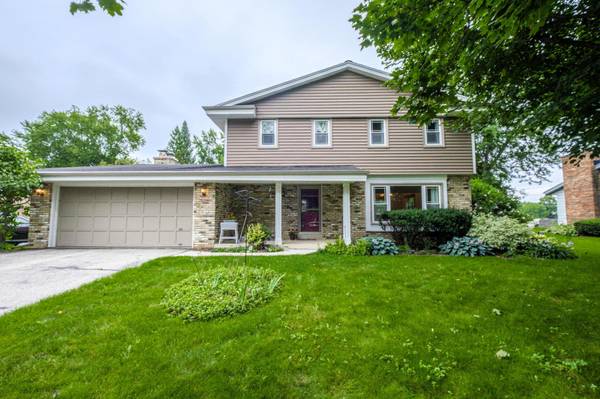 2410 Talbots Ln, Brookfield, WI 53045