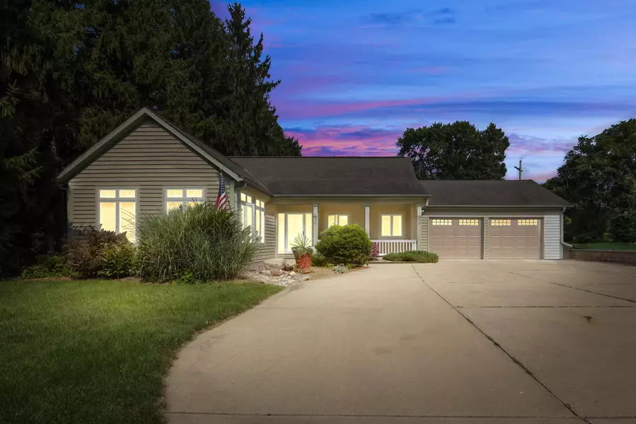 7660 S North Cape Rd, Franklin, WI 53132