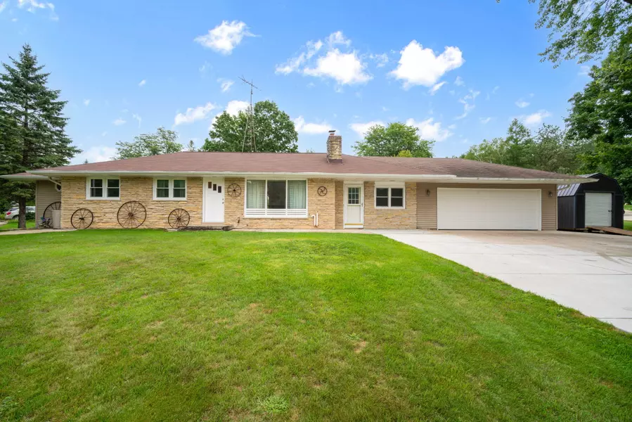 W222N8150 Plainview Pkwy, Lisbon, WI 53089