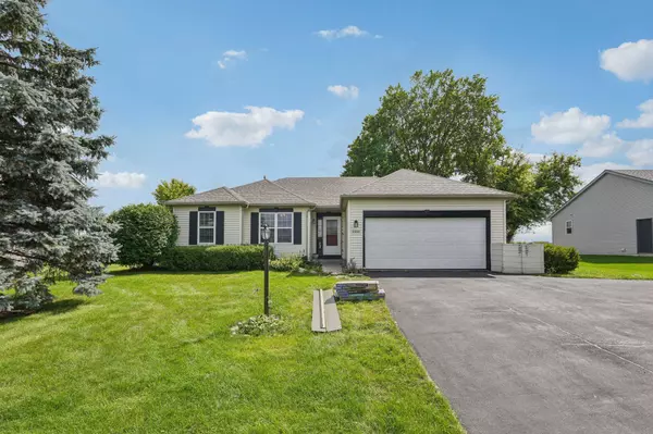 W1025 Snowyowl Ln, Ixonia, WI 53036