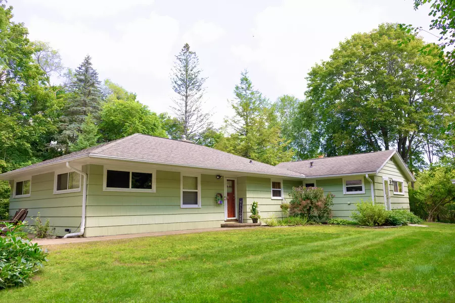 11966 N Springdale Ct, Mequon, WI 53092