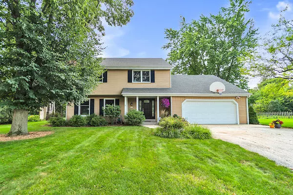 2611 W Hyacinth Ct, Mequon, WI 53092