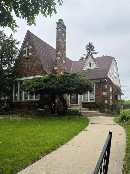 4306 N 21st St, Milwaukee, WI 53209