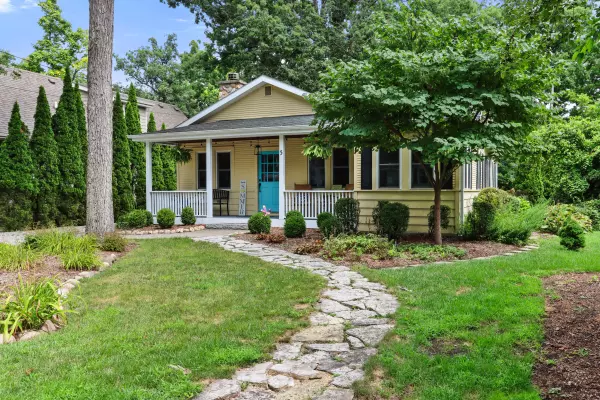 5 Garfield Pkwy, Williams Bay, WI 53191