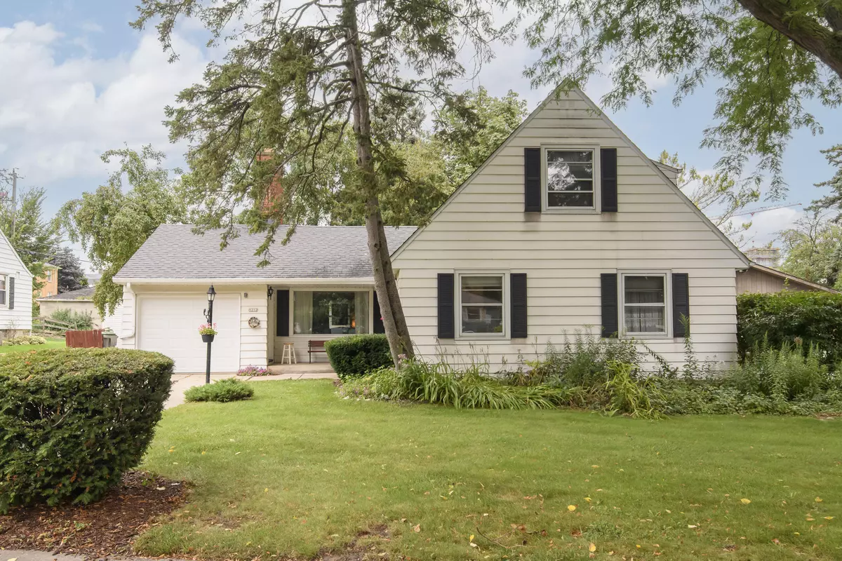 Milwaukee, WI 53226,9212 W Michigan St