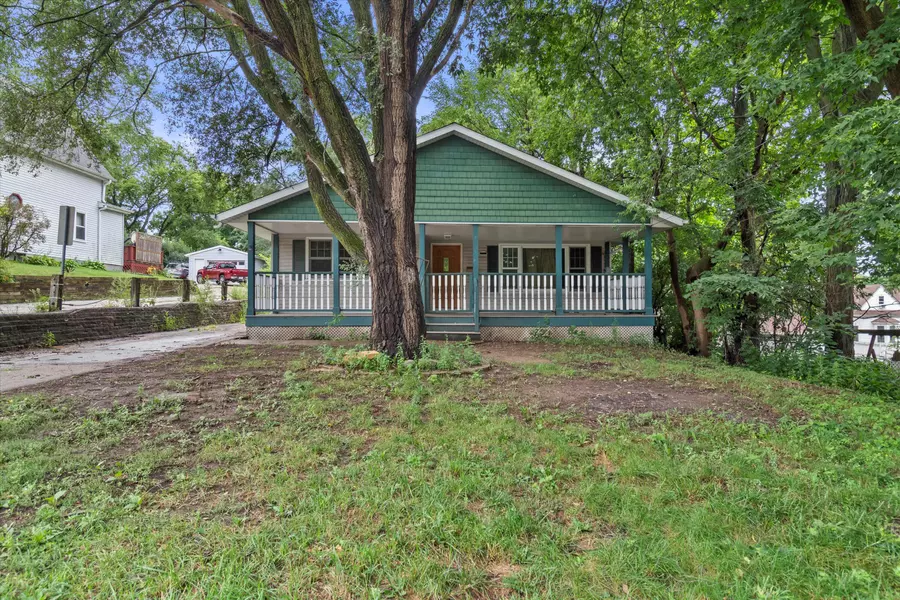 1028 Oakland Ave, Waukesha, WI 53186