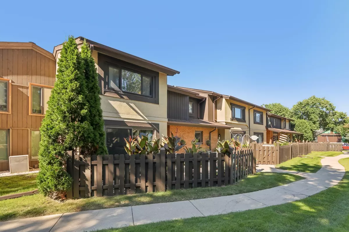 Greenfield, WI 53221,5247 Somerset Ln S Unit 113