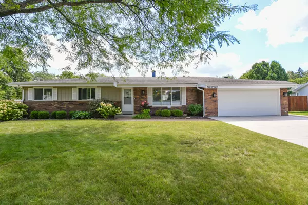 N82W18241 Williamsburg Ct,  Menomonee Falls,  WI 53051